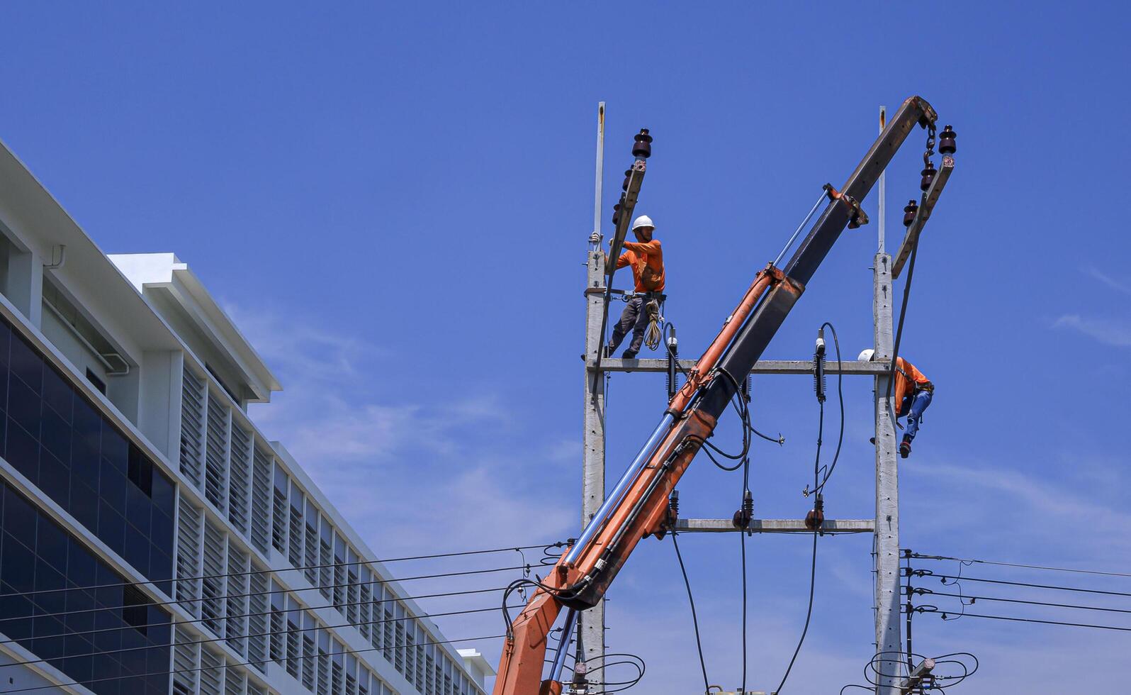 Trabajo eléctrico en terreno 3