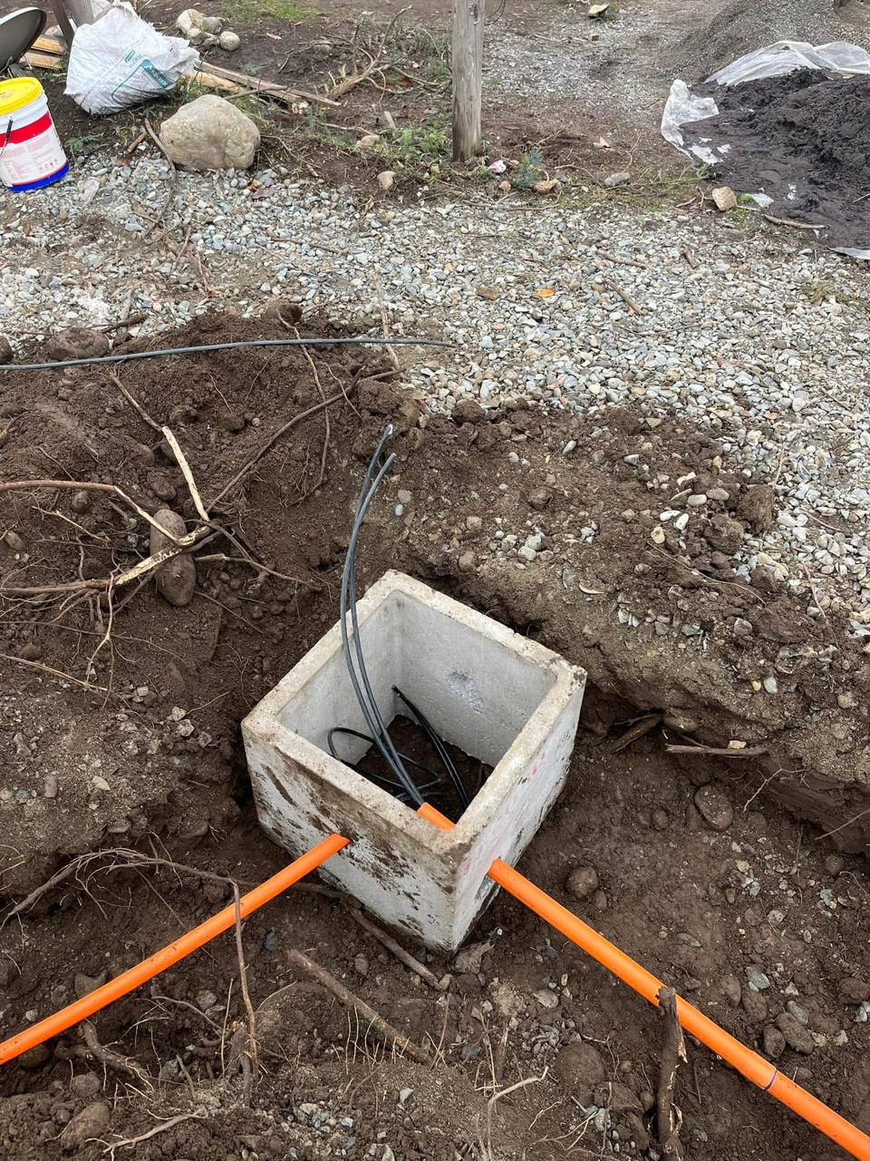 Trabajo eléctrico en terreno 12