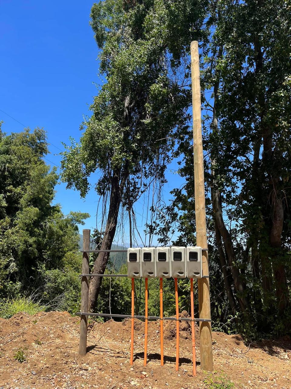 Trabajo eléctrico en terreno 34